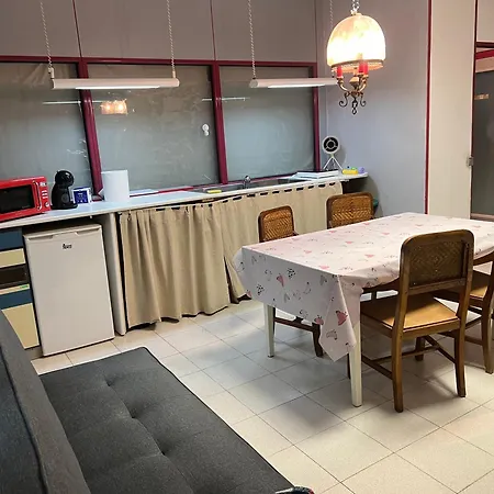 Tessas 3 Apartment
